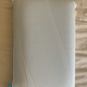 Tempurpedic Never used Cooling Pillow